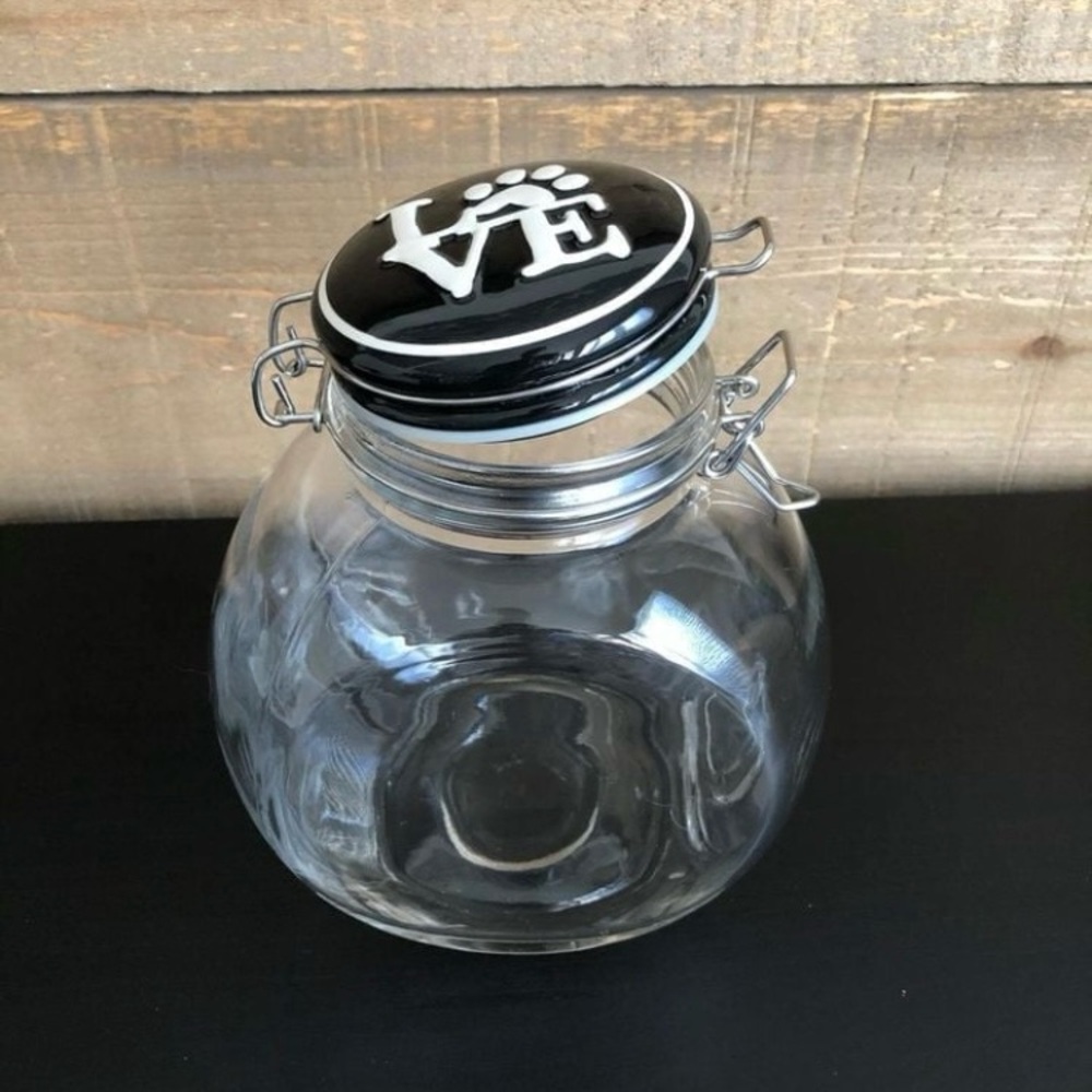 Glass Pet Food/Snack
Container with Snap Lid (Love)